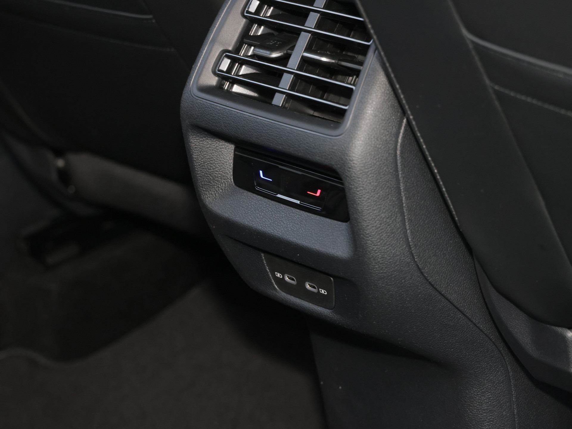 Tiguan 1.5 eHybrid R-Line +AHK+DCC+NAVI+