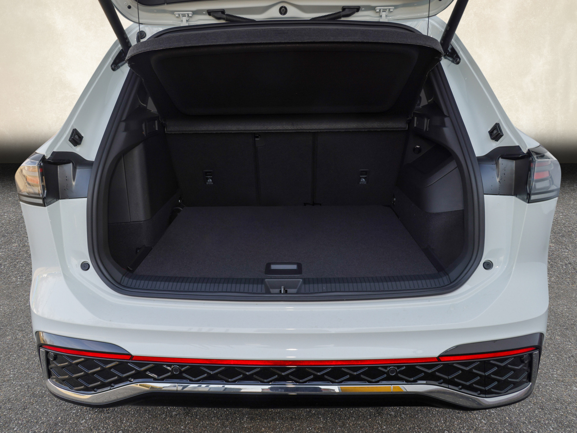 Tiguan 1.5 eHybrid R-Line +AHK+DCC+NAVI+