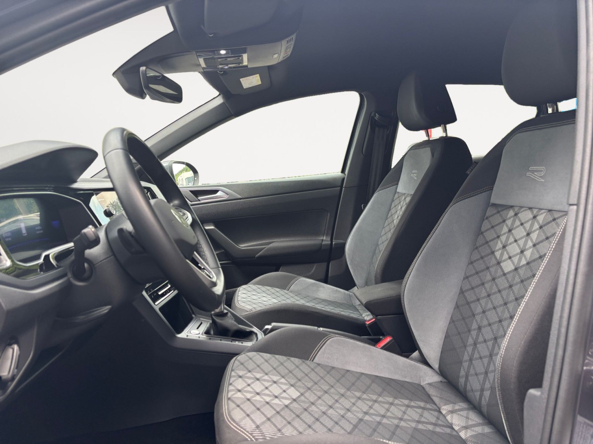 Taigo 1.5TSI DSG R-Line +IQ-DRIVE+REARVIEW+