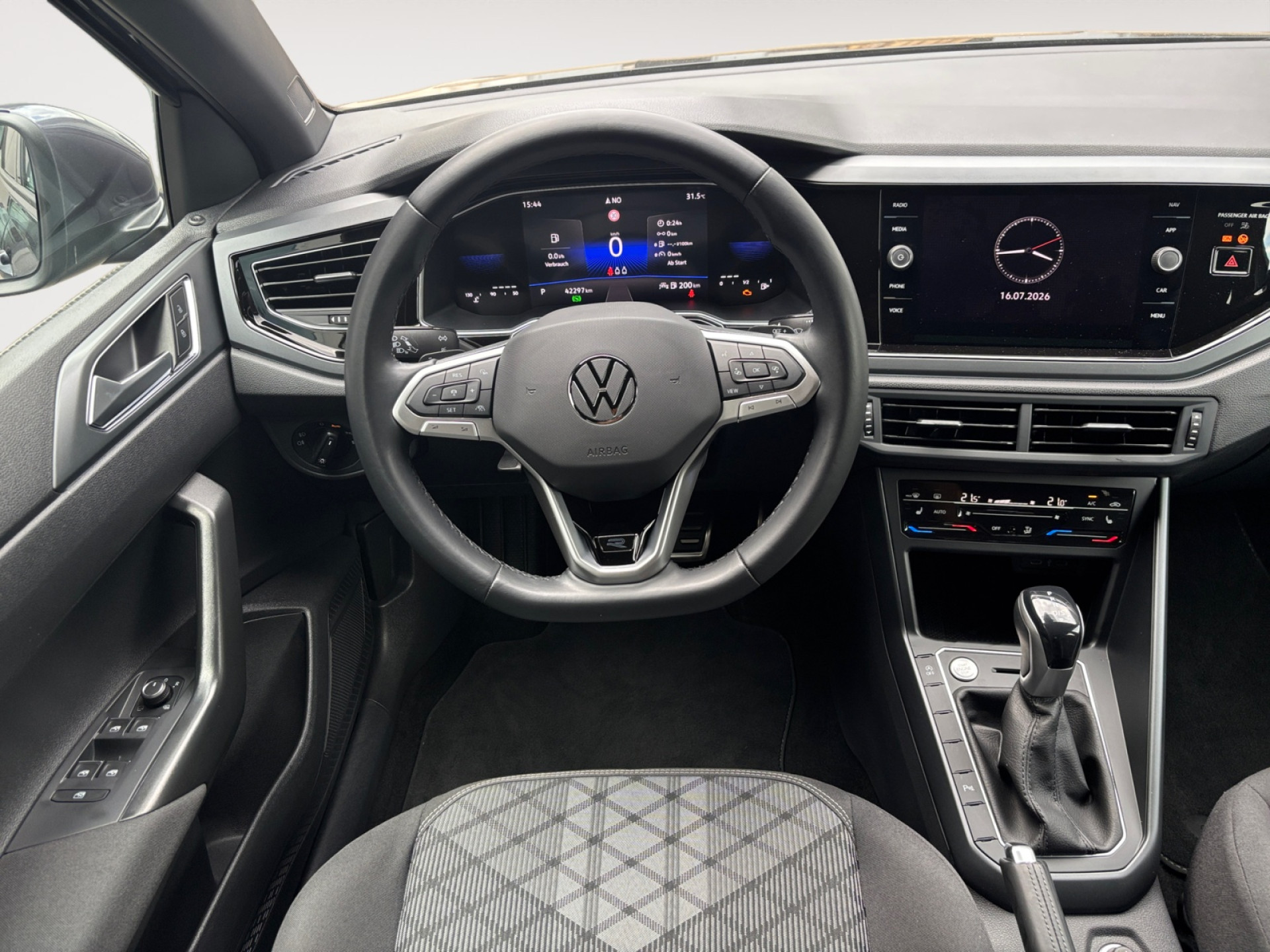 Taigo 1.5TSI DSG R-Line +IQ-DRIVE+REARVIEW+