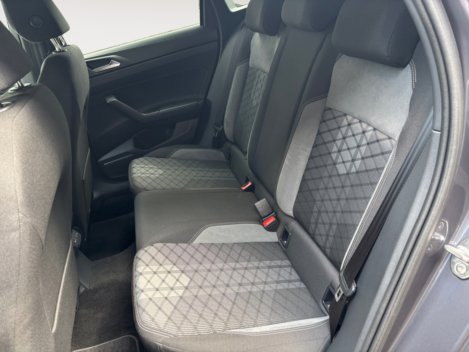 Taigo 1.5TSI DSG R-Line +IQ-DRIVE+REARVIEW+
