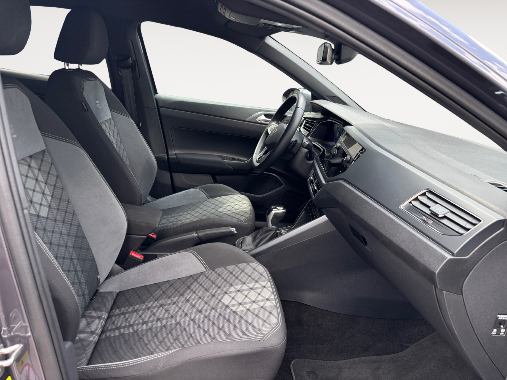 Taigo 1.5TSI DSG R-Line +IQ-DRIVE+REARVIEW+