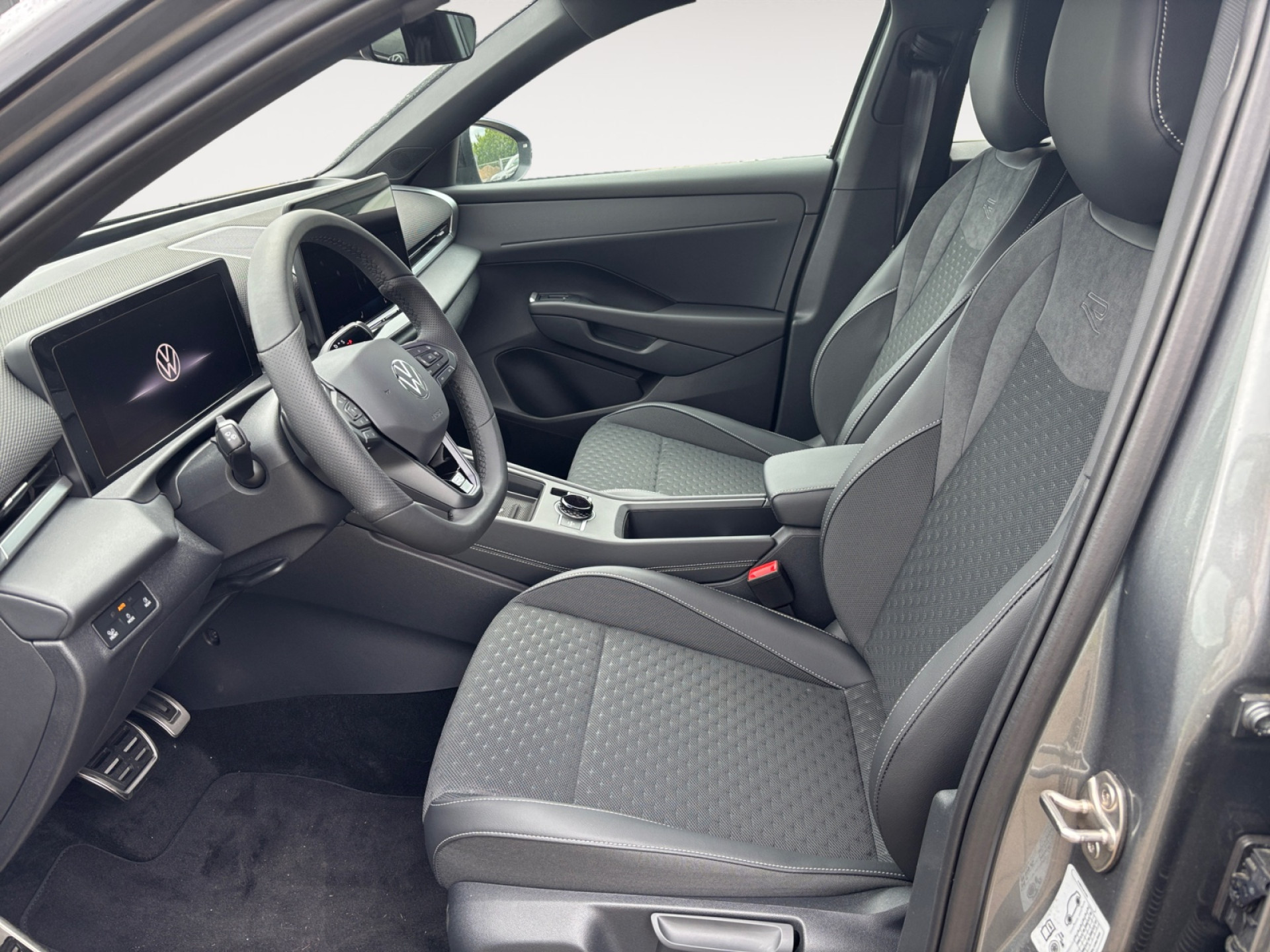 T-Roc 1.5eTSI DSG R-Line +AHK+BLACKSTYLE+