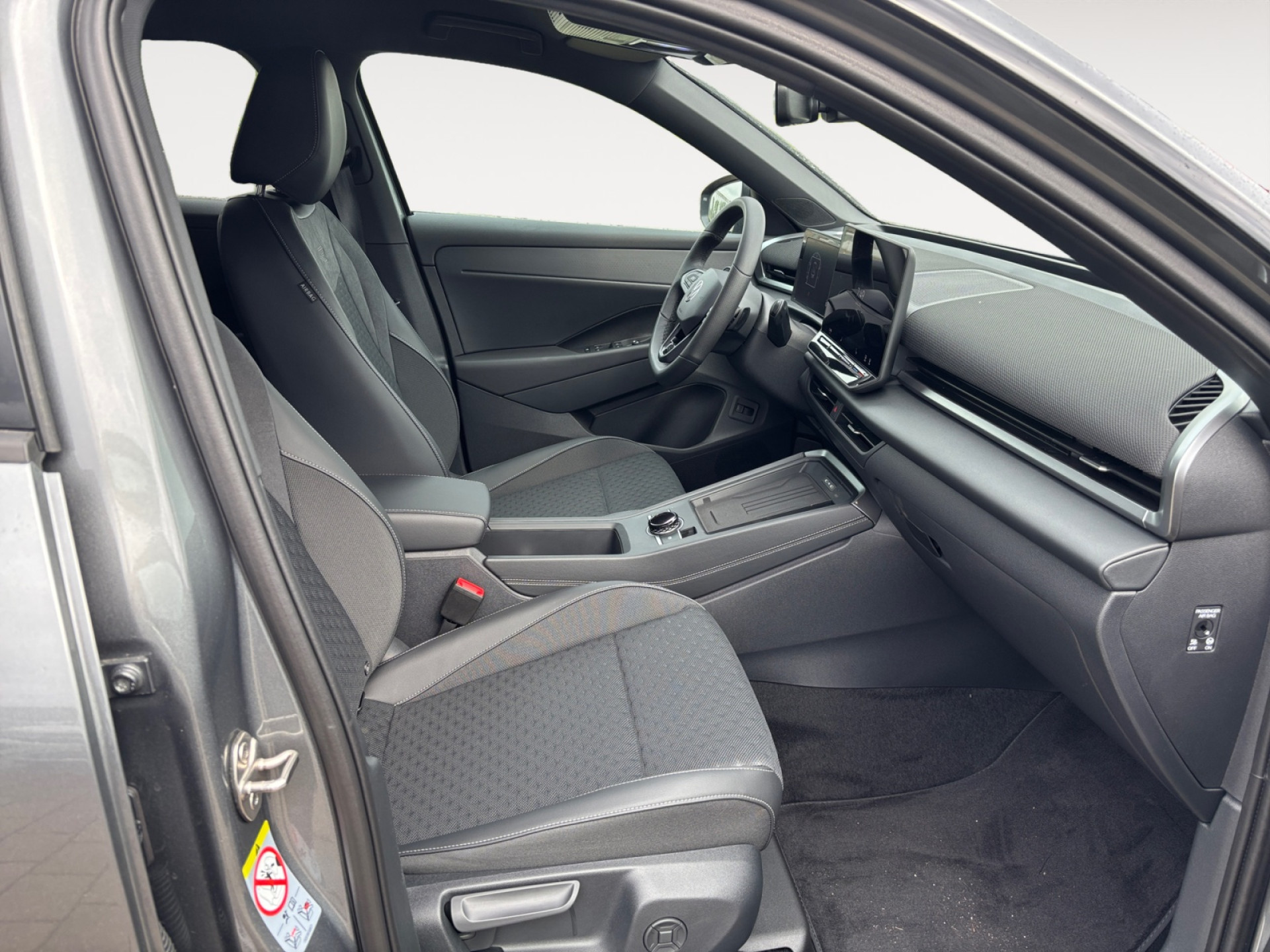 T-Roc 1.5eTSI DSG R-Line +AHK+BLACKSTYLE+