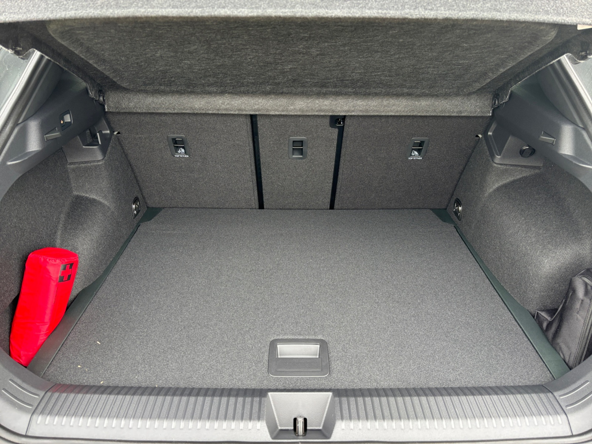 T-Roc 1.5eTSI DSG R-Line +AHK+BLACKSTYLE+
