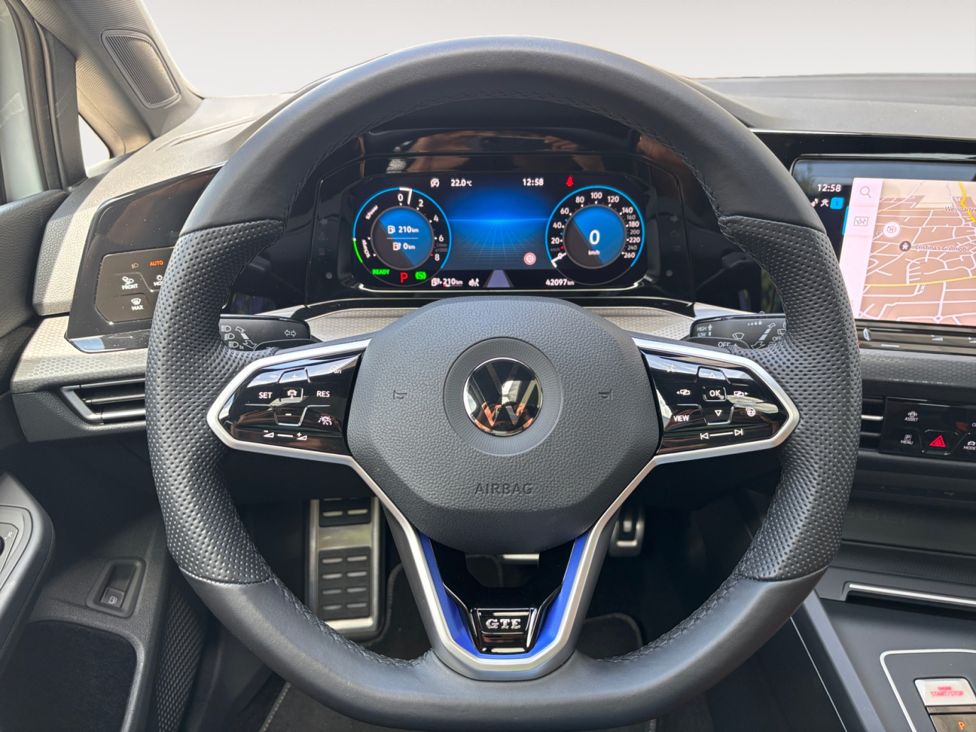 Golf VIII 1.4TSI DSG GTE +DCC+LEDER-