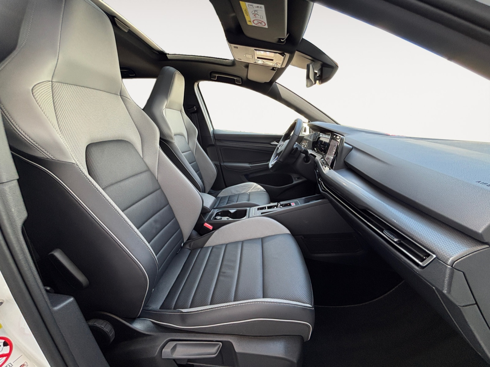 Golf VIII 1.4TSI DSG GTE +DCC+LEDER-