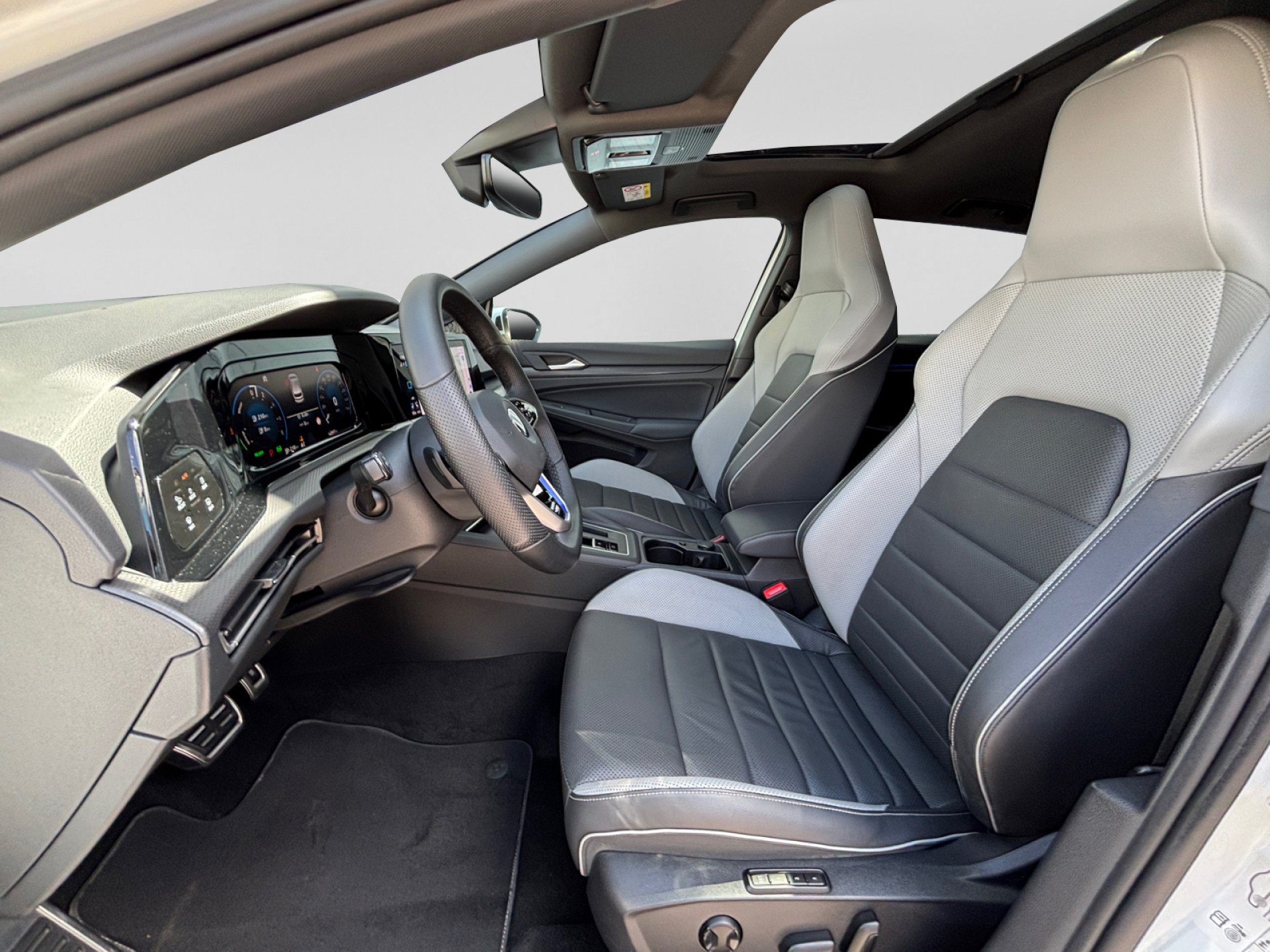Golf VIII 1.4TSI DSG GTE +DCC+LEDER-