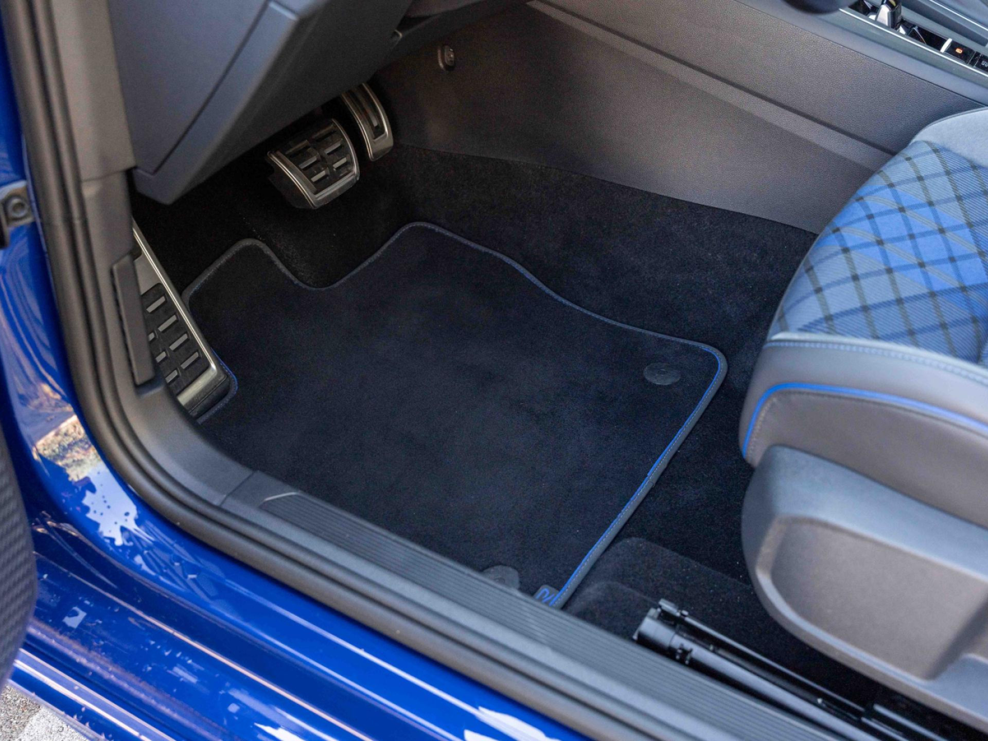 Golf R 2.0TSI R +NAVI+APP+IQ+