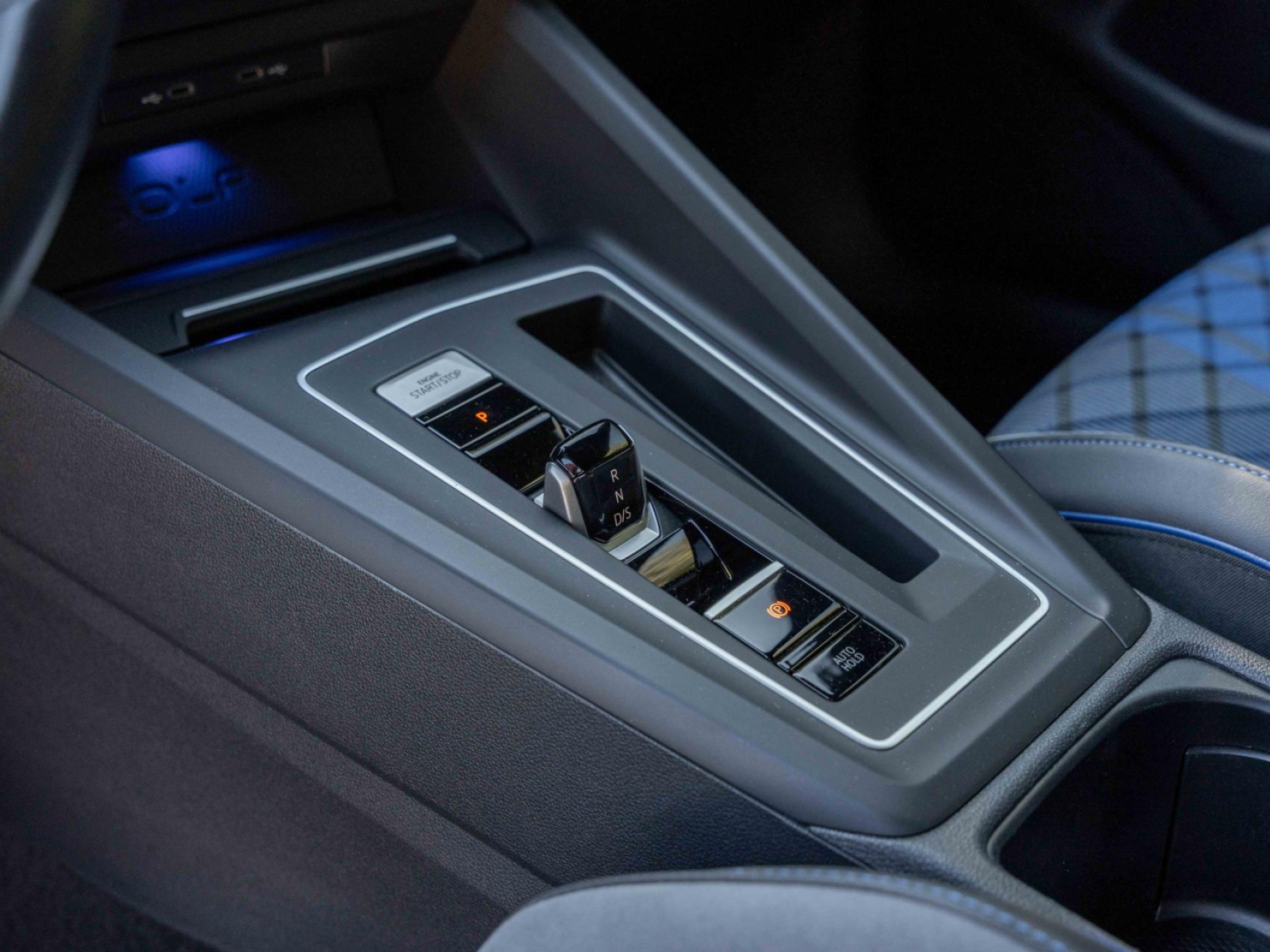 Golf R 2.0TSI R +NAVI+APP+IQ+
