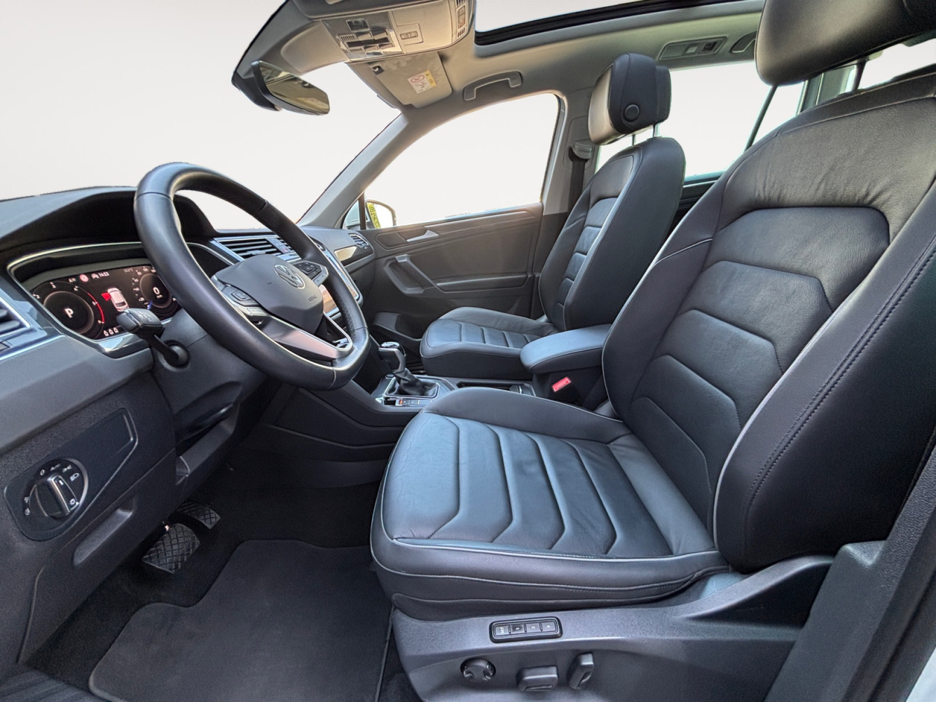 Tiguan 2.0TDI DSG +LEDER+AHK+STANDHEIZUNG+