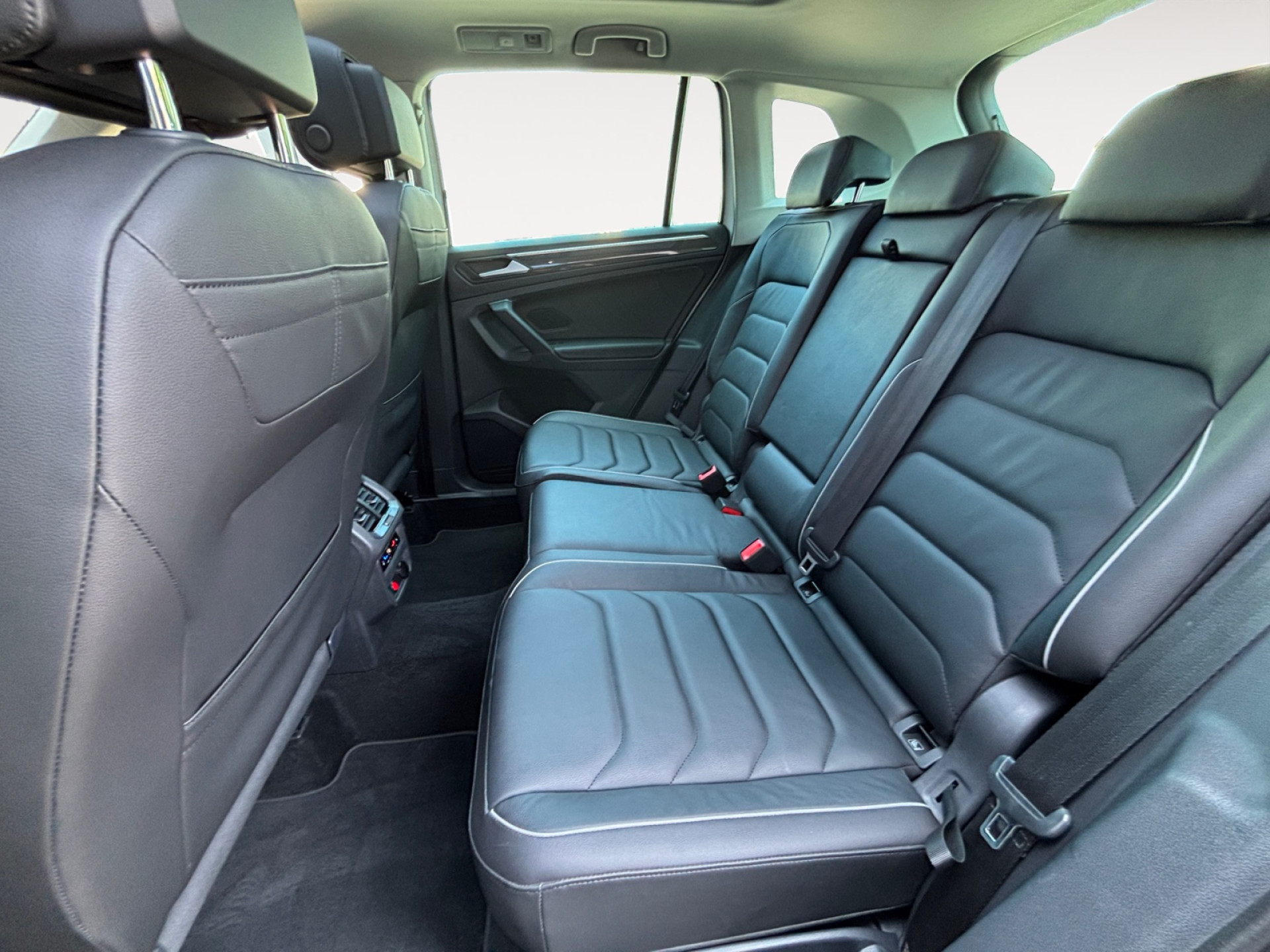 Tiguan 2.0TDI DSG +LEDER+AHK+STANDHEIZUNG+