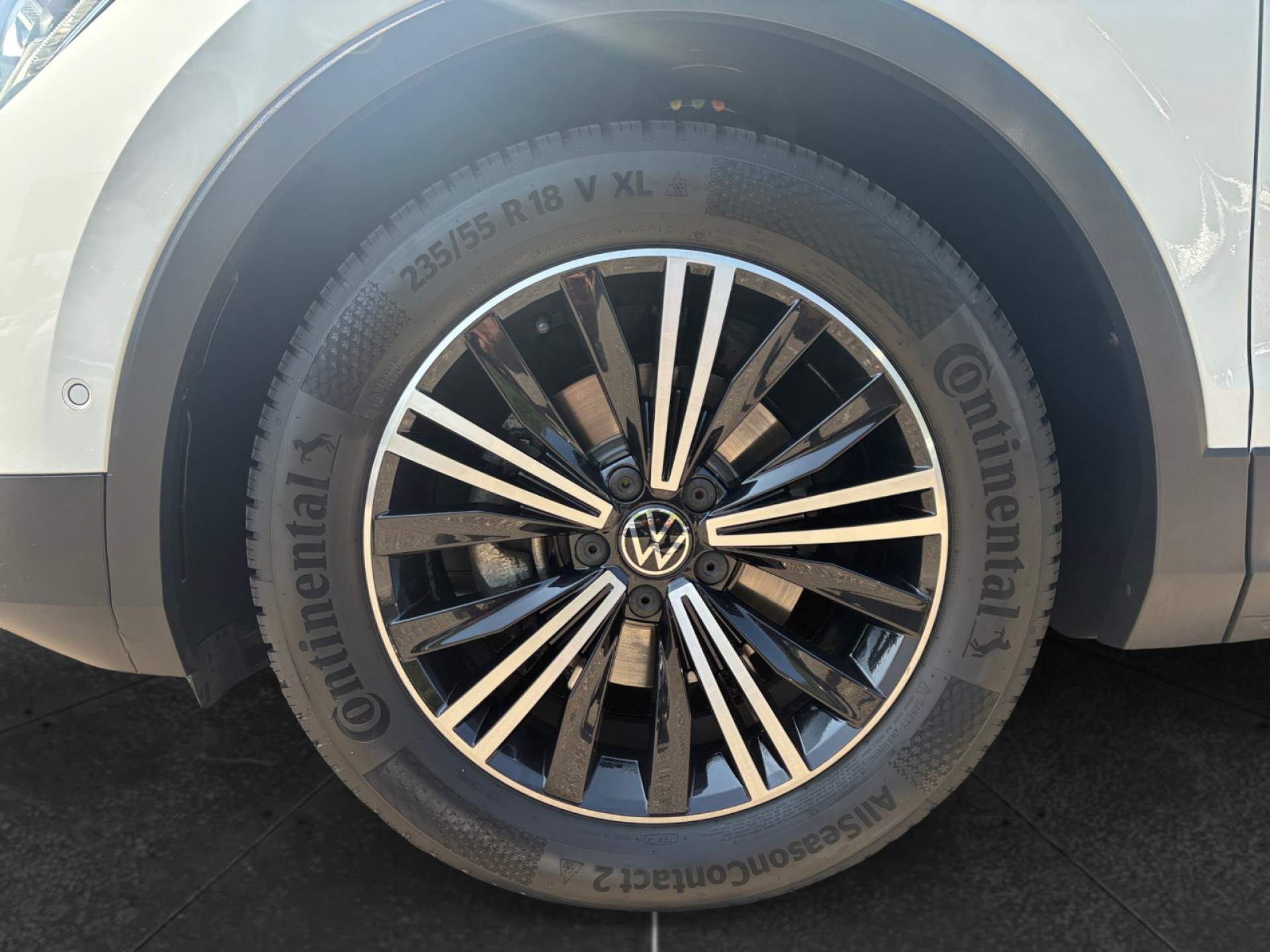 Tiguan 2.0TDI DSG +LEDER+AHK+STANDHEIZUNG+