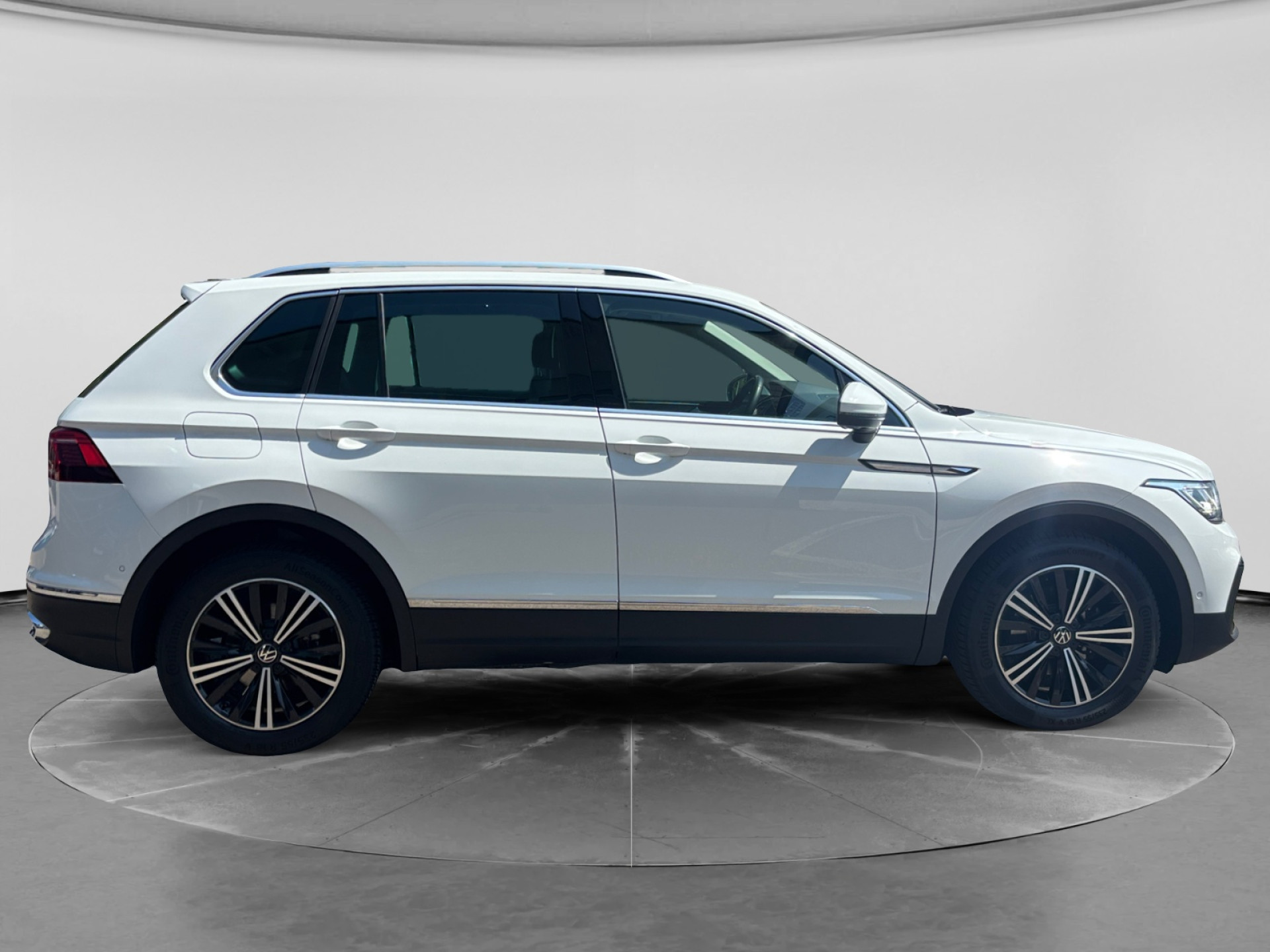 Tiguan 2.0TDI DSG +LEDER+AHK+STANDHEIZUNG+