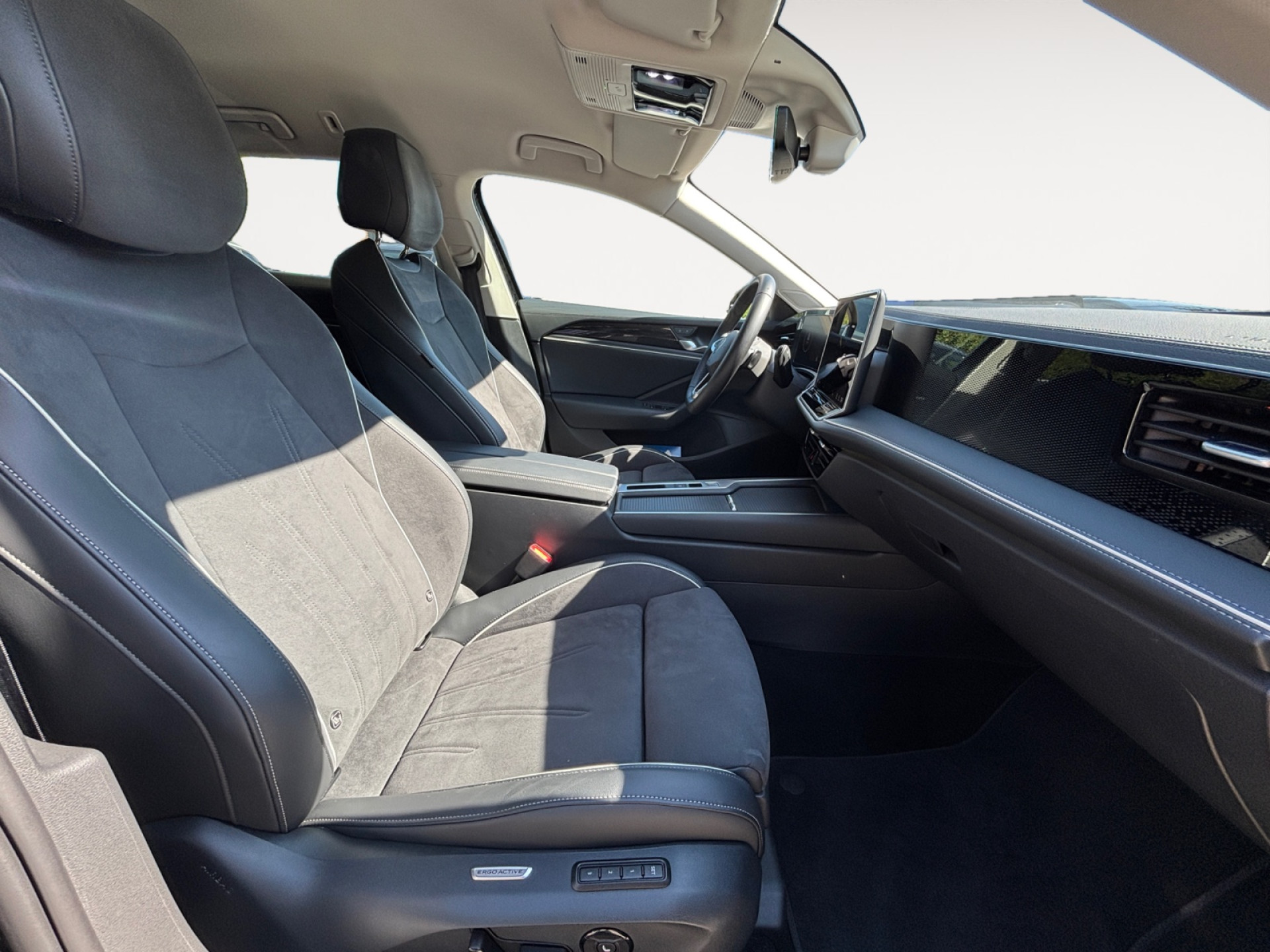 Passat Variant 1.5TSI DSG +AHK+EL.SITZE+AREA-VIEW