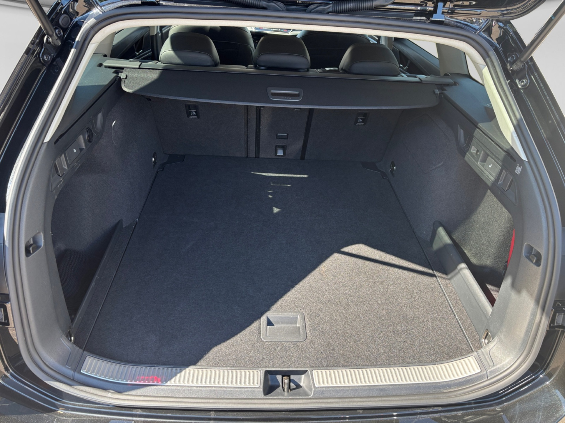 Passat Variant 1.5TSI DSG +AHK+EL.SITZE+AREA-VIEW