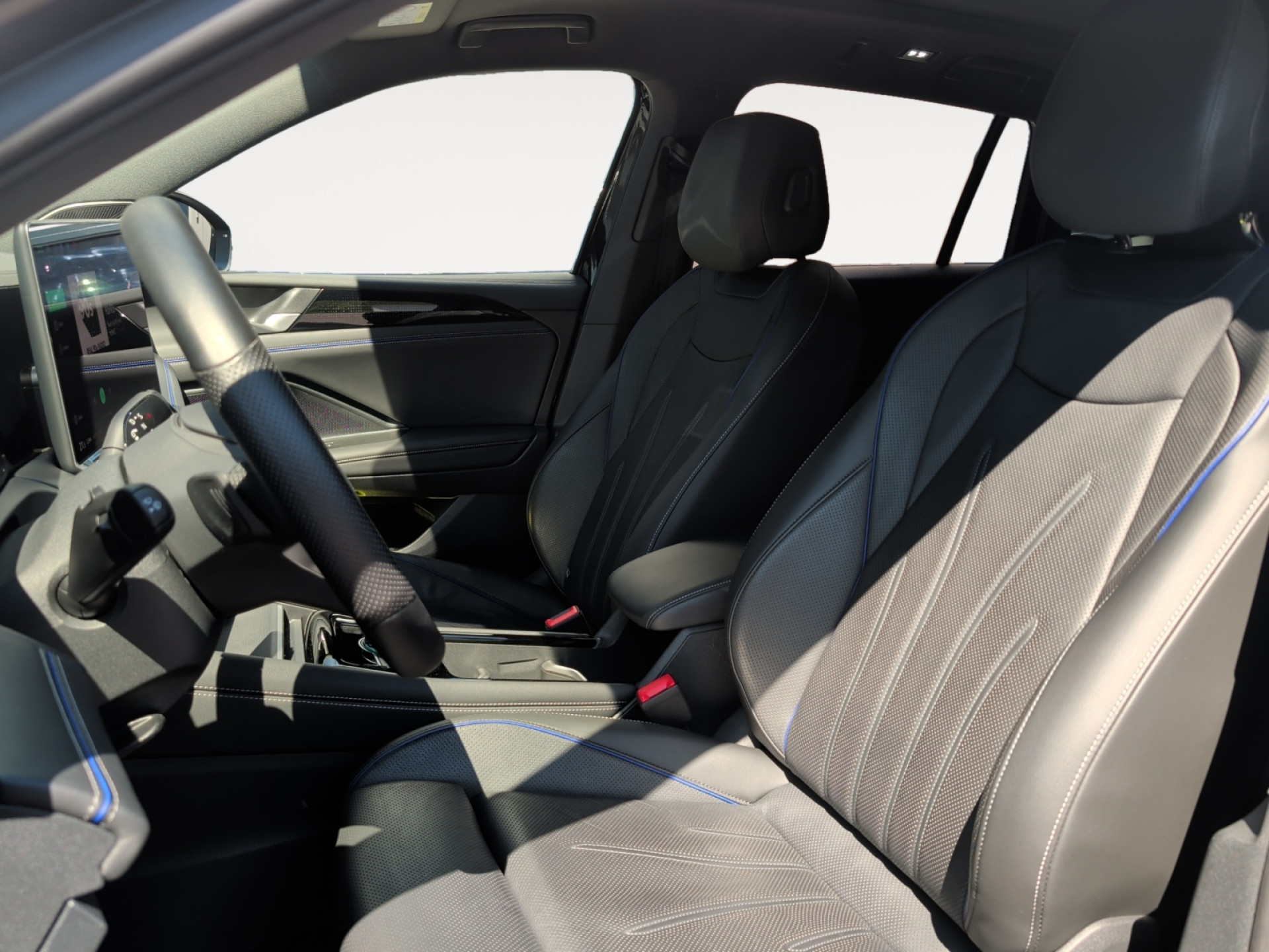 Tiguan 2.0TDI R-LINE +LEDER+DCC+