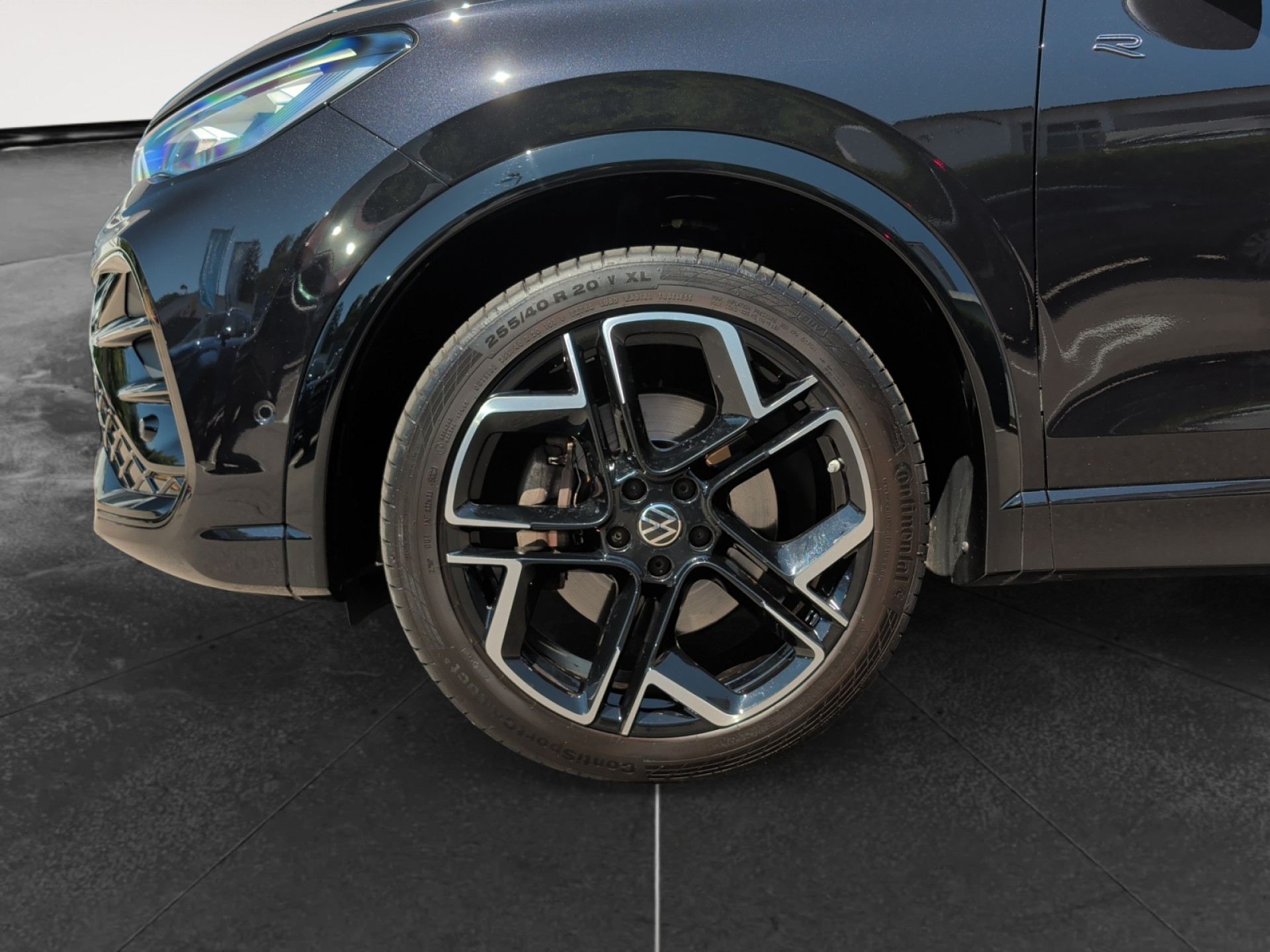 Tiguan 2.0TDI R-LINE +LEDER+DCC+