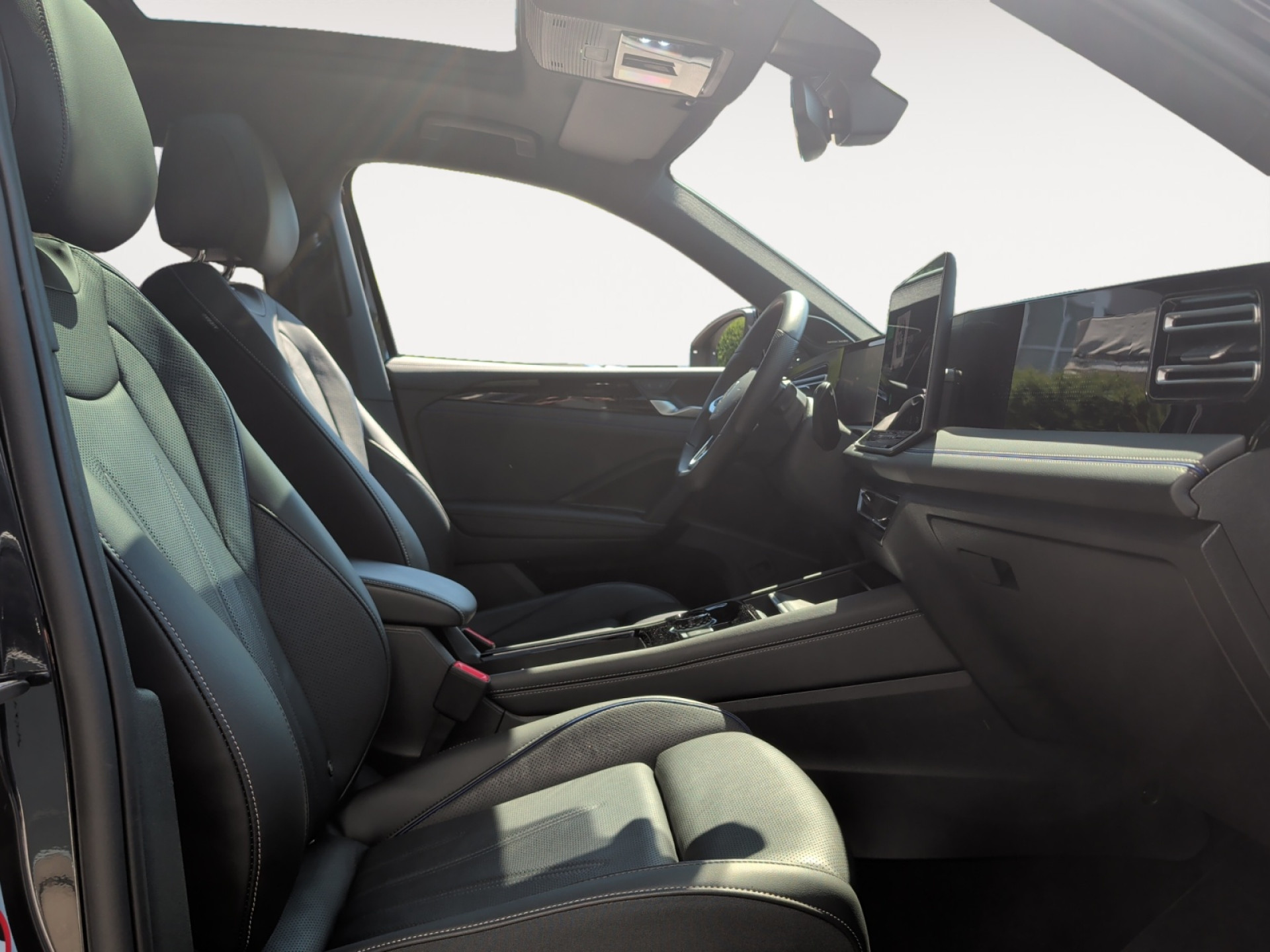 Tiguan 2.0TDI R-LINE +LEDER+DCC+