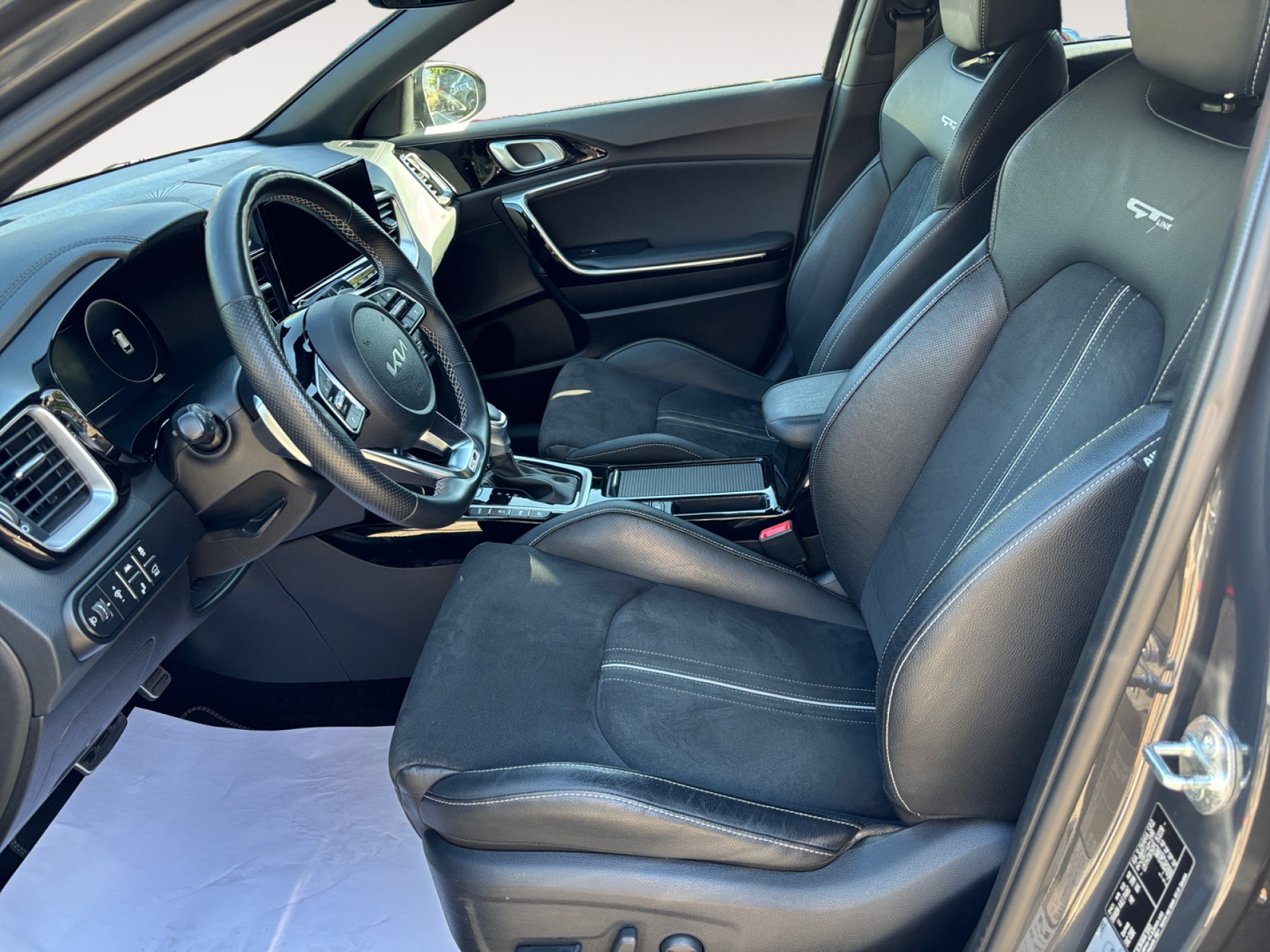 Ceed 1.5 GT Line +PANO+LEDER+EL.SITZ+