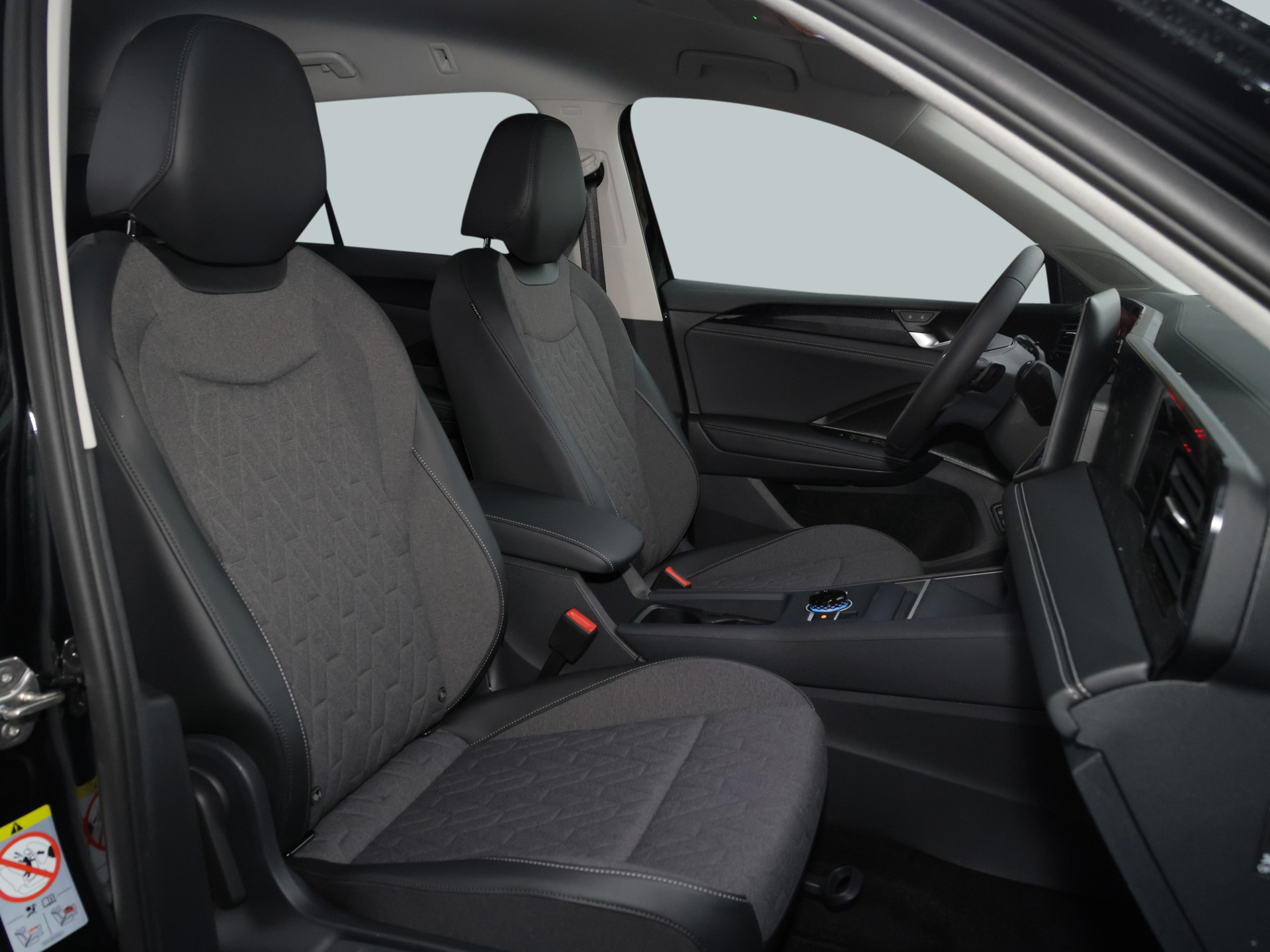 Tiguan 1.5 eHybrid Life +AHK+NAVI+4SEASON+