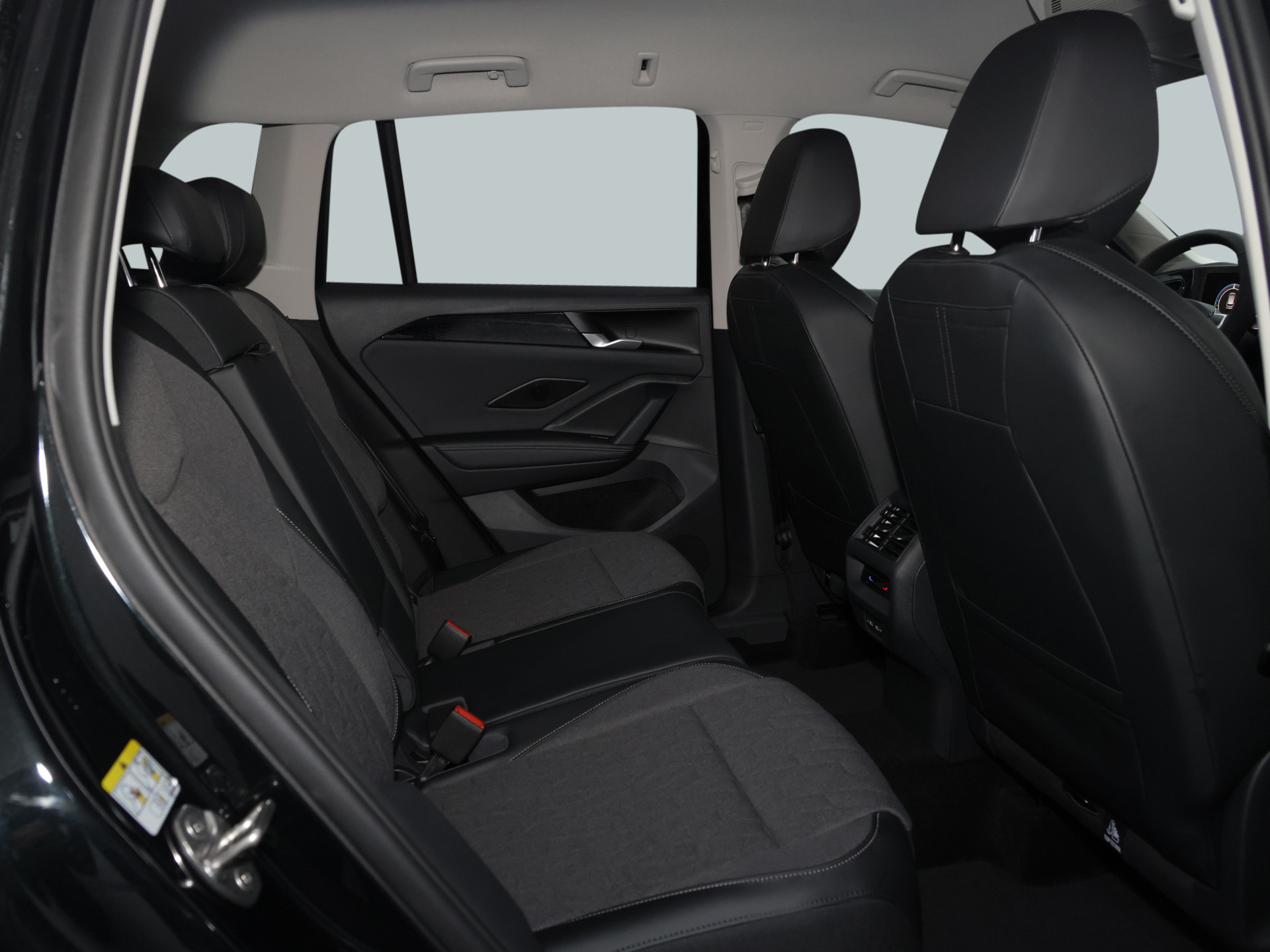 Tiguan 1.5 eHybrid Life +AHK+NAVI+4SEASON+