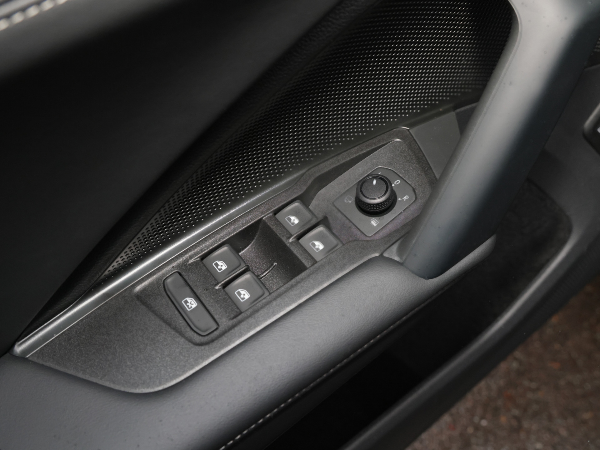 Tiguan 1.5 eHybrid Life +AHK+NAVI+4SEASON+