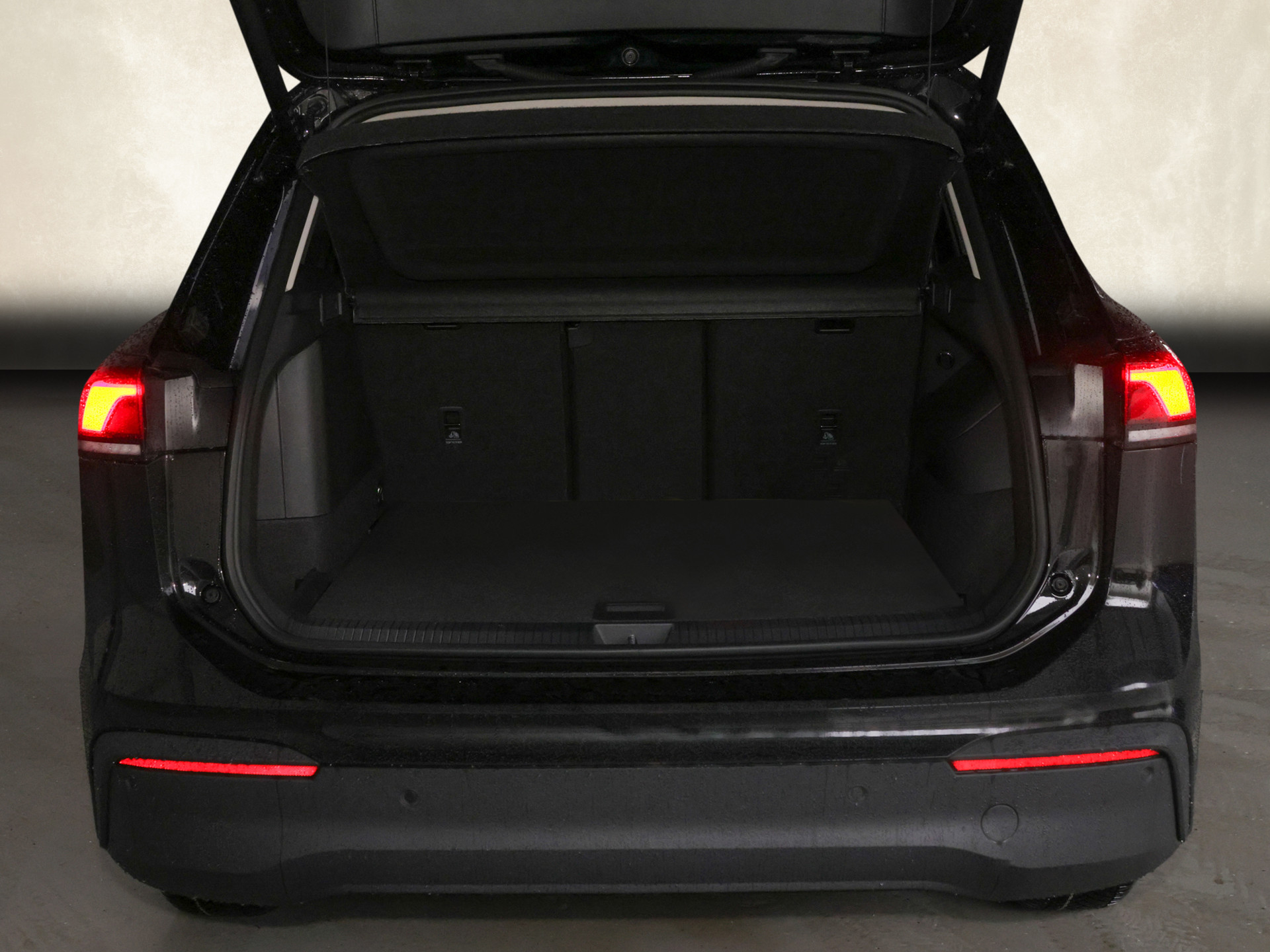 Tiguan 1.5 eHybrid Life +AHK+NAVI+4SEASON+
